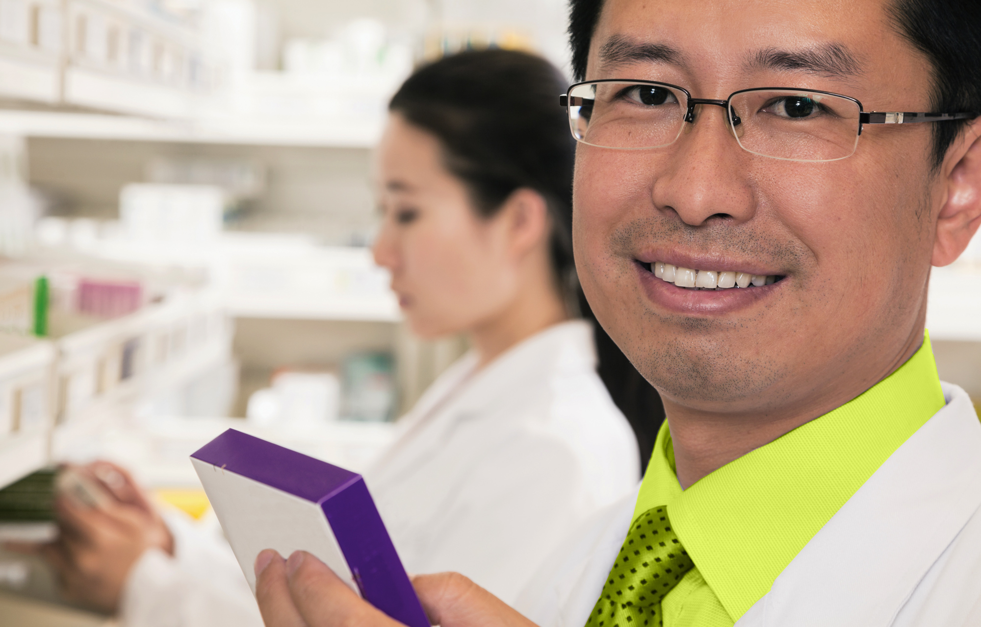 Workers compensation coverage for drug stores - Image of pharmacists in pharmacy